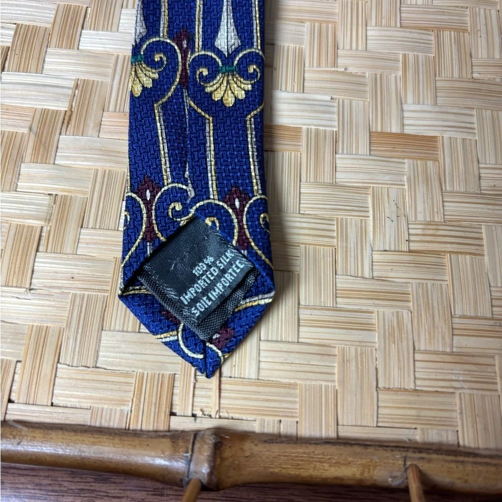 Christian Dior 100% Imported Silk Blue Burgundy and Gold Patterned Tie Vintage - Picture 2 of 4